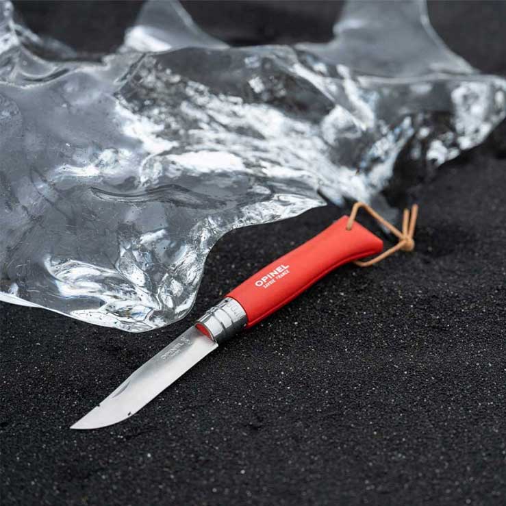 Kniv ligger ved siden af isflage