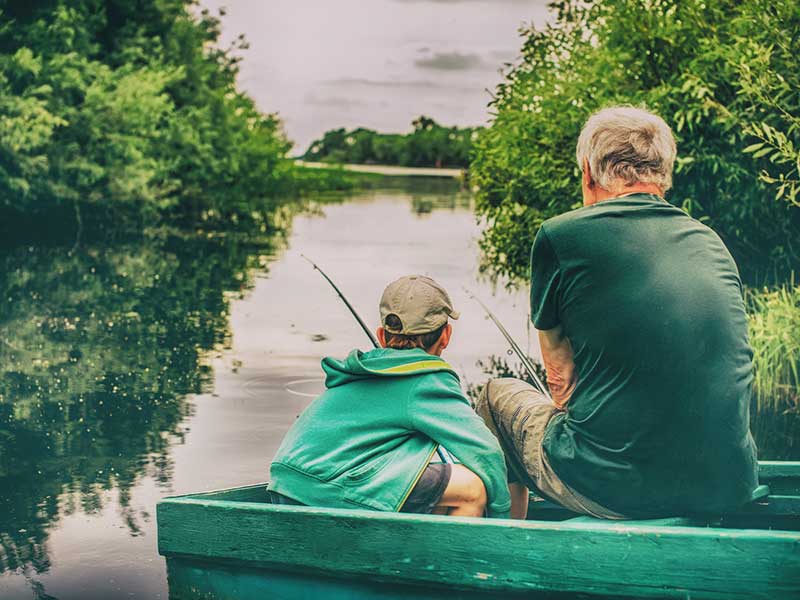 Fiskestang til børn - far og søn på fisketur